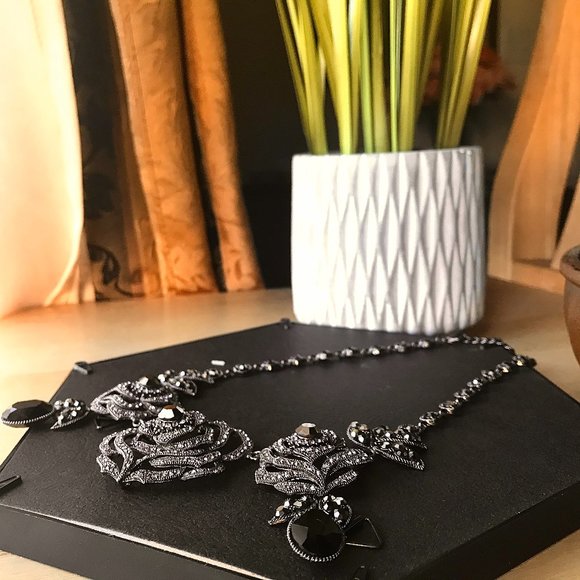 -Abstract dimmed crystal vibrant bold necklace - Picture 2 of 5